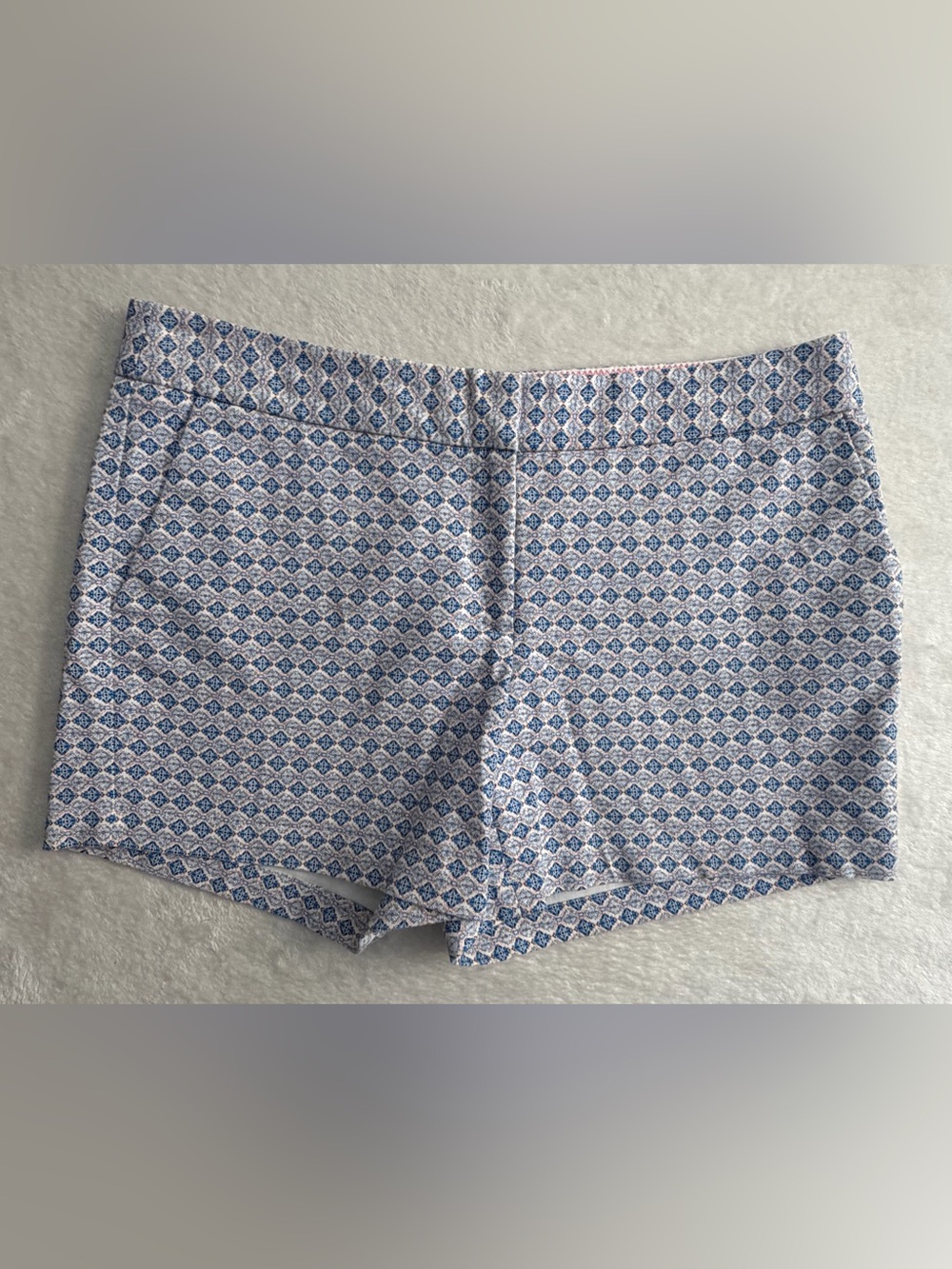 Kenar NWOT Blue and White Geometric Tile Print Cotton Stretch 3.5” Shorts
